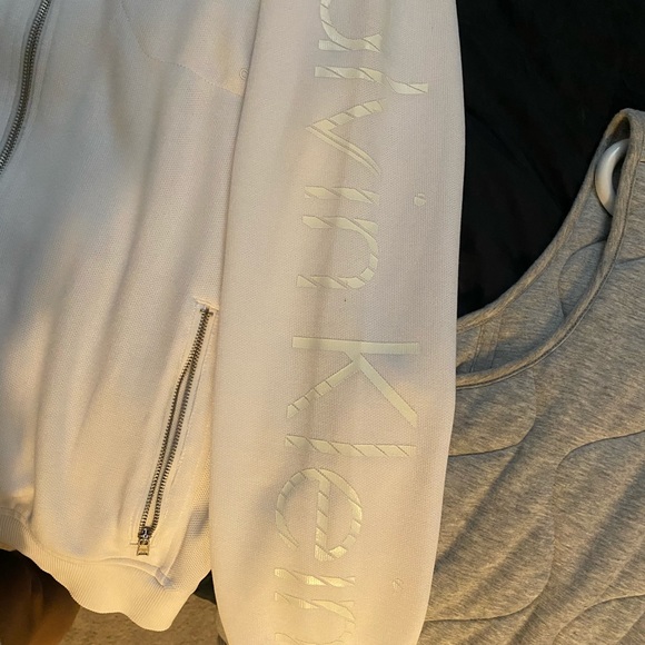 White Calvin Klein - Large - Picture 3 of 3